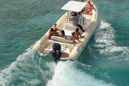 Private Speed Boat Hurghada docked before tour departure